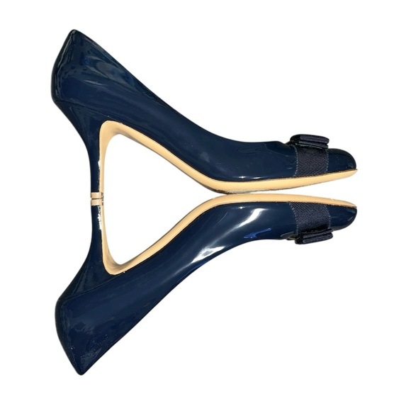 Salvatore Ferragamo Vara Bow Pump Patent Heels Size 7.5 B